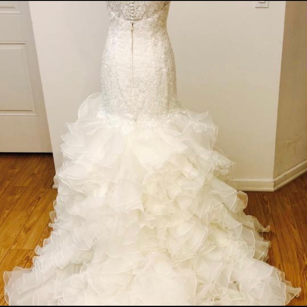 Wedding Dress - Picture 4 of 8